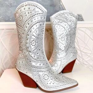 Silver Rhinestone Cowgirl Boots, 7.5 size